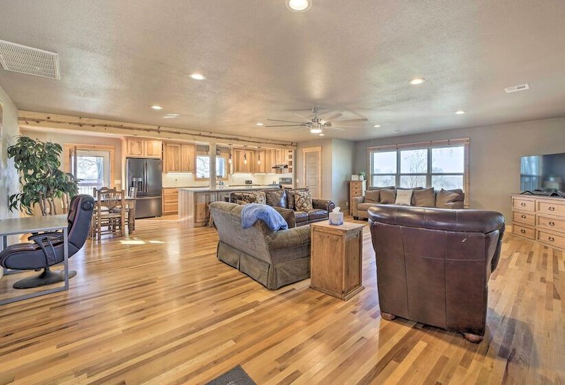 Claremore Country Home W/ Large Yard & Grill!