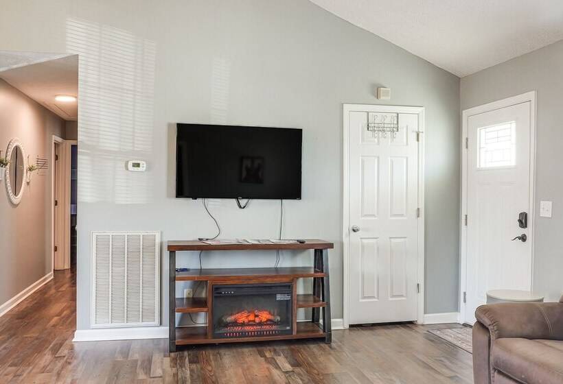 Classic Murfreesboro Home W/ Grill & Yard!