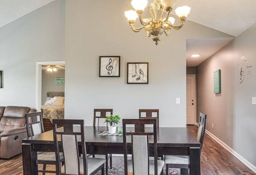 Classic Murfreesboro Home W/ Grill & Yard!