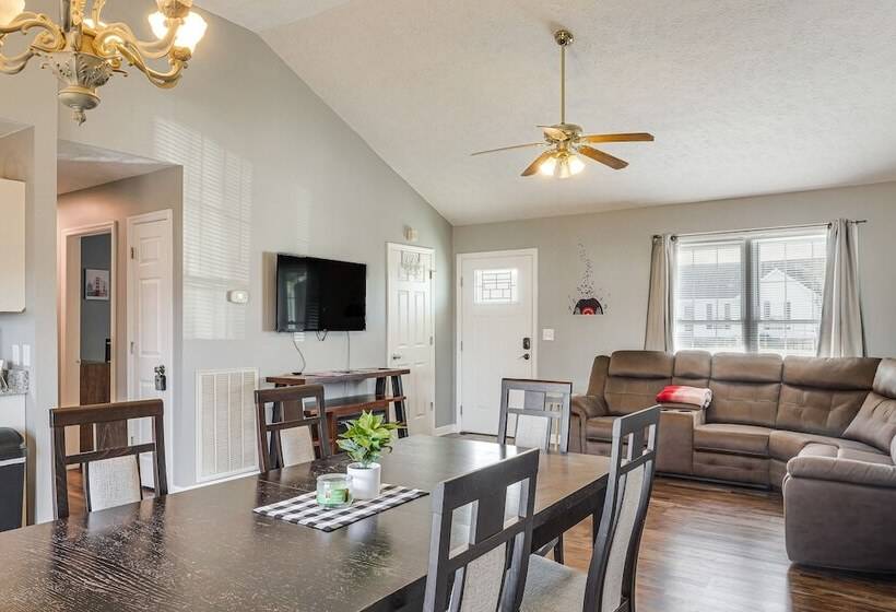 Classic Murfreesboro Home W/ Grill & Yard!