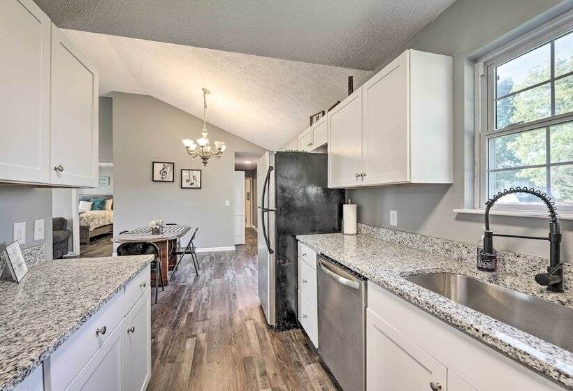 Classic Murfreesboro Home W/ Grill & Yard!