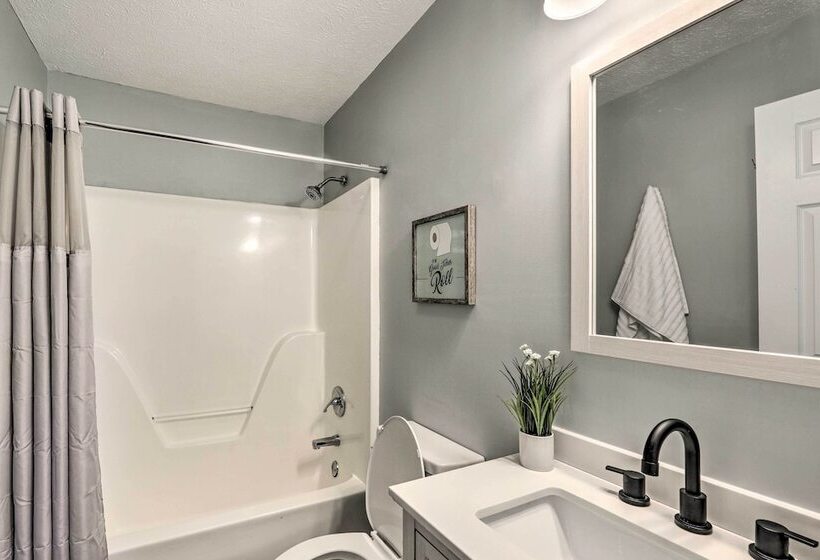 Classic Murfreesboro Home W/ Grill & Yard!