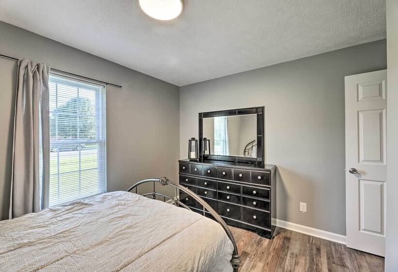 Classic Murfreesboro Home W/ Grill & Yard!