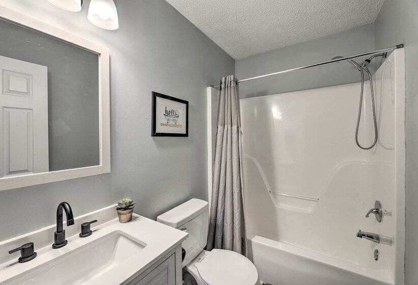 Classic Murfreesboro Home W/ Grill & Yard!