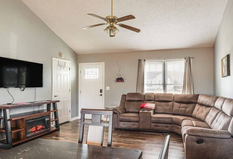 Classic Murfreesboro Home W/ Grill & Yard!