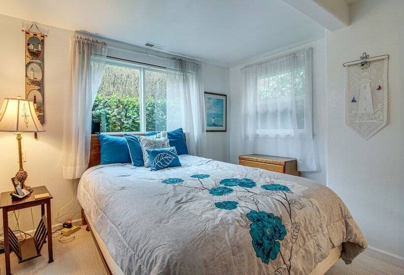 Cliffside Lighthouse Beach Home W/ Ocean View