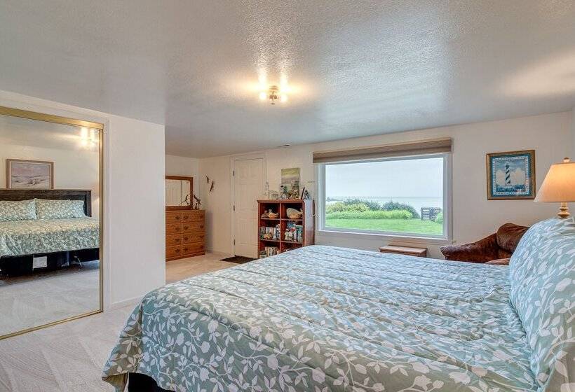 Cliffside Lighthouse Beach Home W/ Ocean View