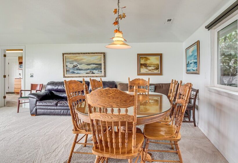 Cliffside Lighthouse Beach Home W/ Ocean View