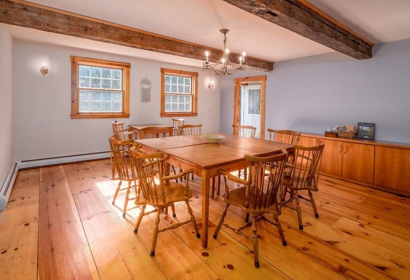 Private Patio: Colonial Home On Kingdom Trails!