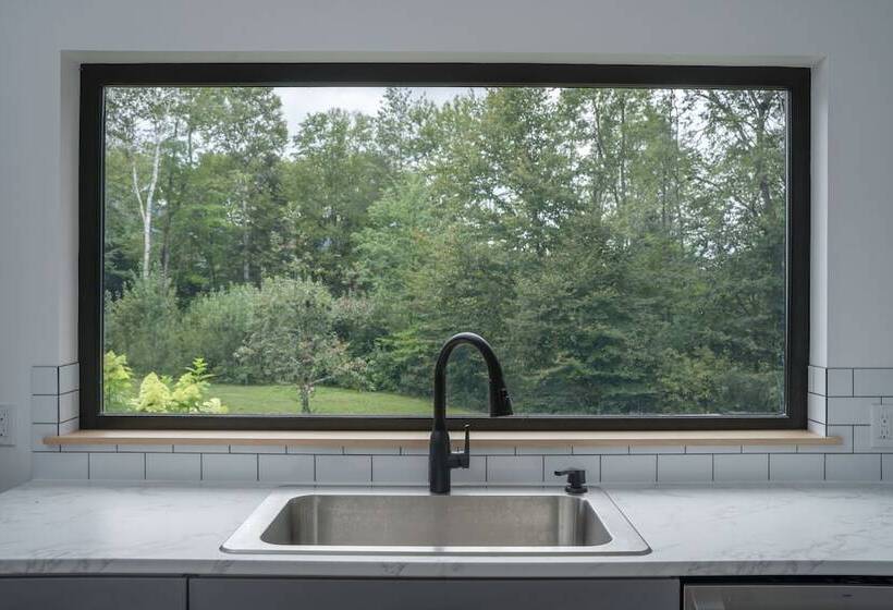 Private Patio: Colonial Home On Kingdom Trails!