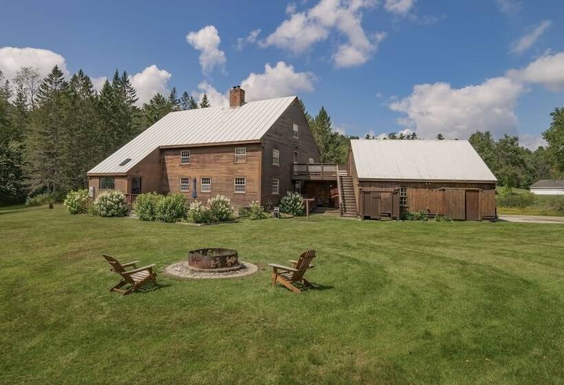 Private Patio: Colonial Home On Kingdom Trails!