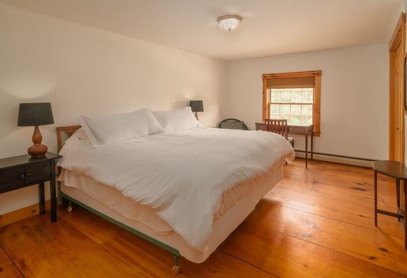 Private Patio: Colonial Home On Kingdom Trails!