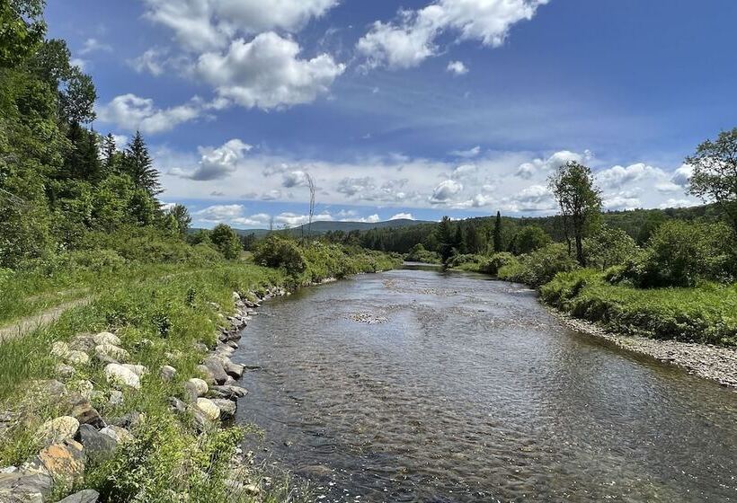 Private Patio: Colonial Home On Kingdom Trails!