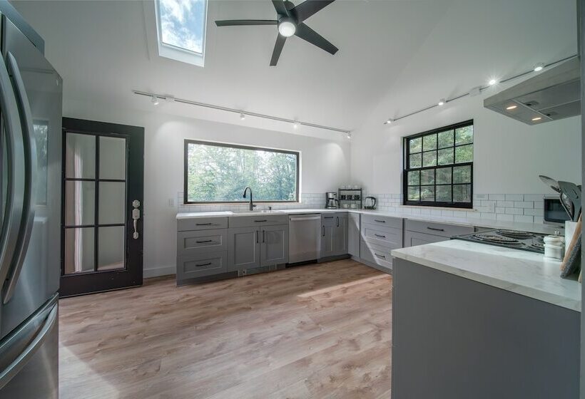 Private Patio: Colonial Home On Kingdom Trails!