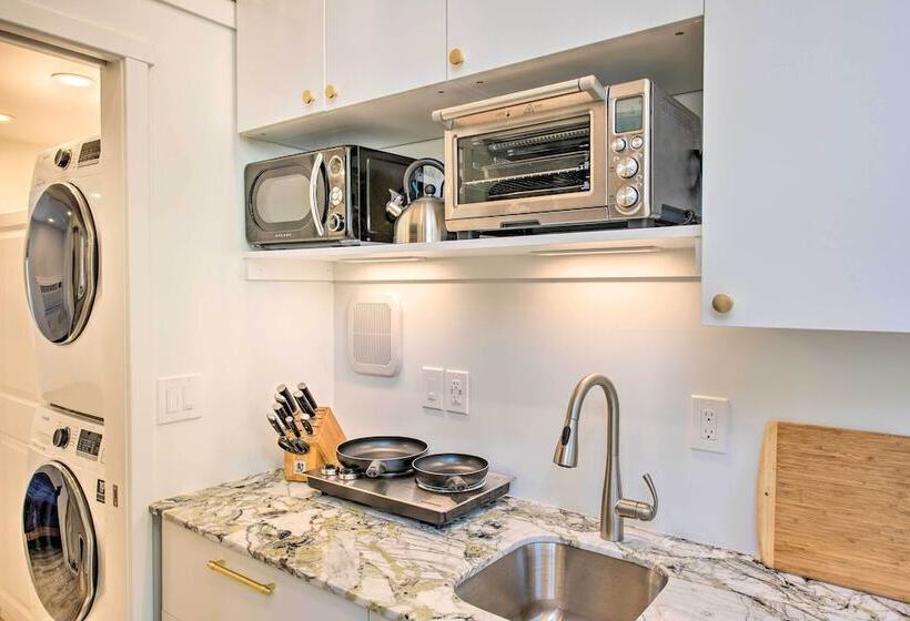 Convenient Salt Lake Tiny Home With Chic Interior!