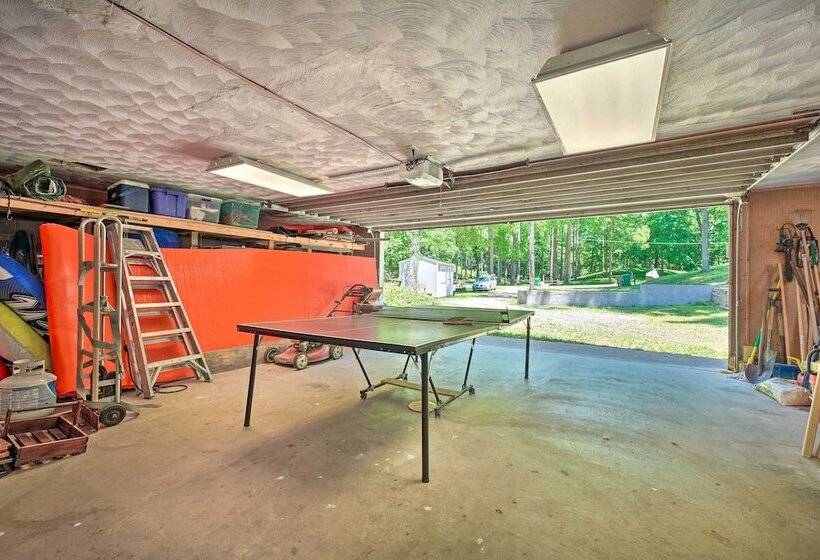 Corey Lake Home, 7 Mi To Swiss Valley Ski Resort!