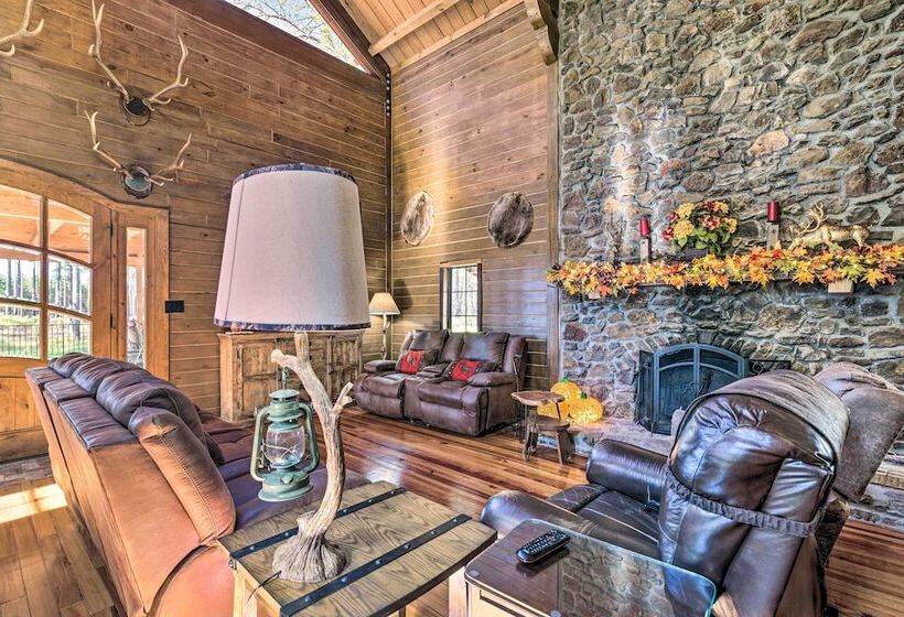 Countryside Cabin Retreat W/ Outdoor Kitchen!