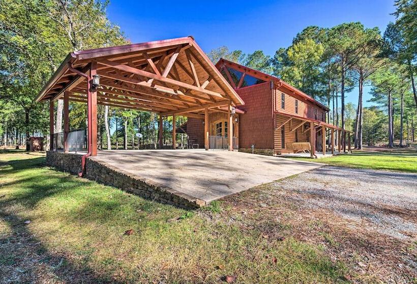 Countryside Cabin Retreat W/ Outdoor Kitchen!