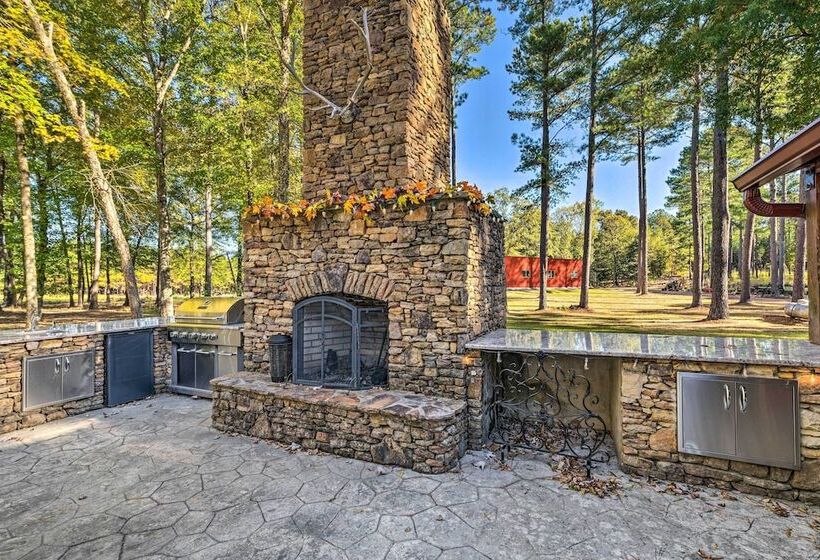 Countryside Cabin Retreat W/ Outdoor Kitchen!