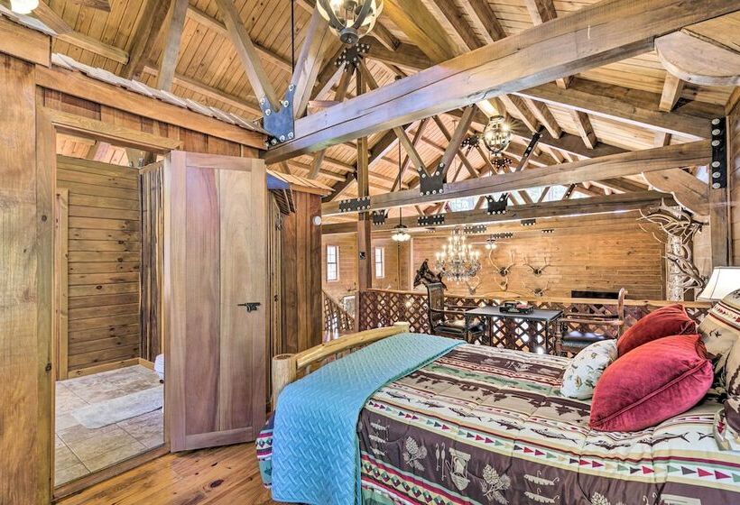 Countryside Cabin Retreat W/ Outdoor Kitchen!