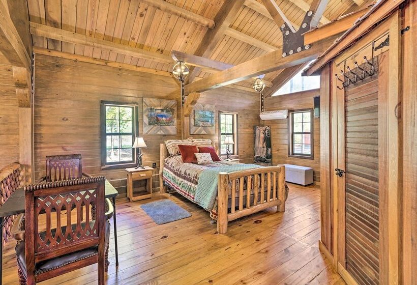 Countryside Cabin Retreat W/ Outdoor Kitchen!