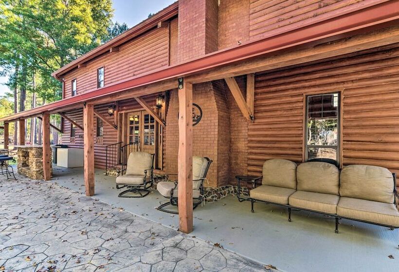 Countryside Cabin Retreat W/ Outdoor Kitchen!