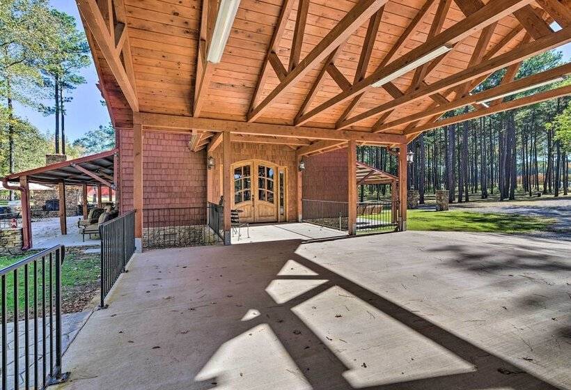 Countryside Cabin Retreat W/ Outdoor Kitchen!
