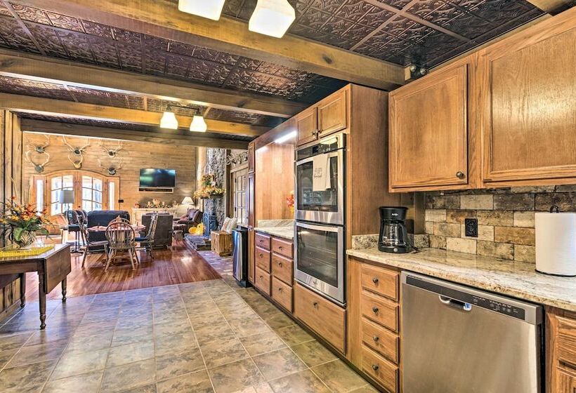 Countryside Cabin Retreat W/ Outdoor Kitchen!