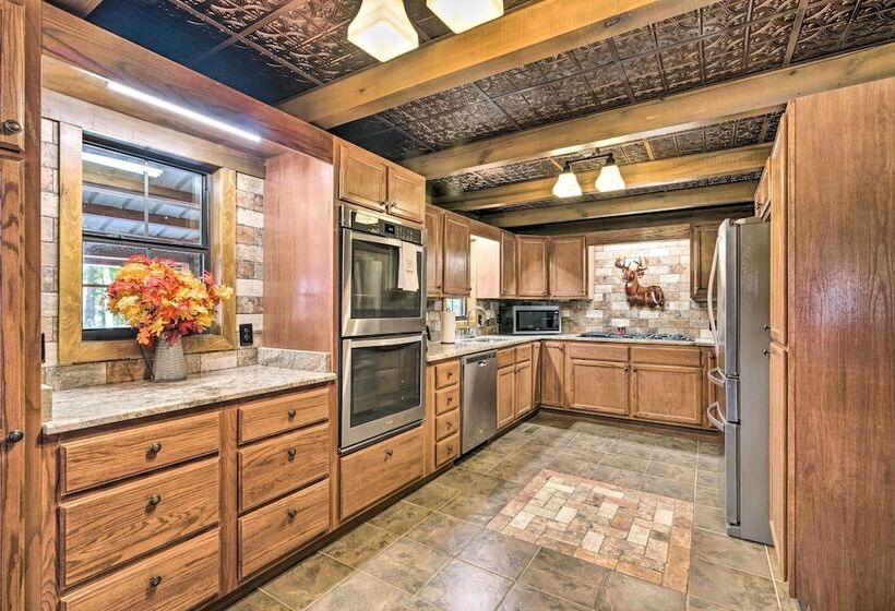 Countryside Cabin Retreat W/ Outdoor Kitchen!