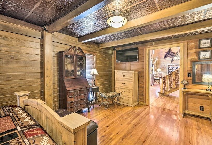 Countryside Cabin Retreat W/ Outdoor Kitchen!