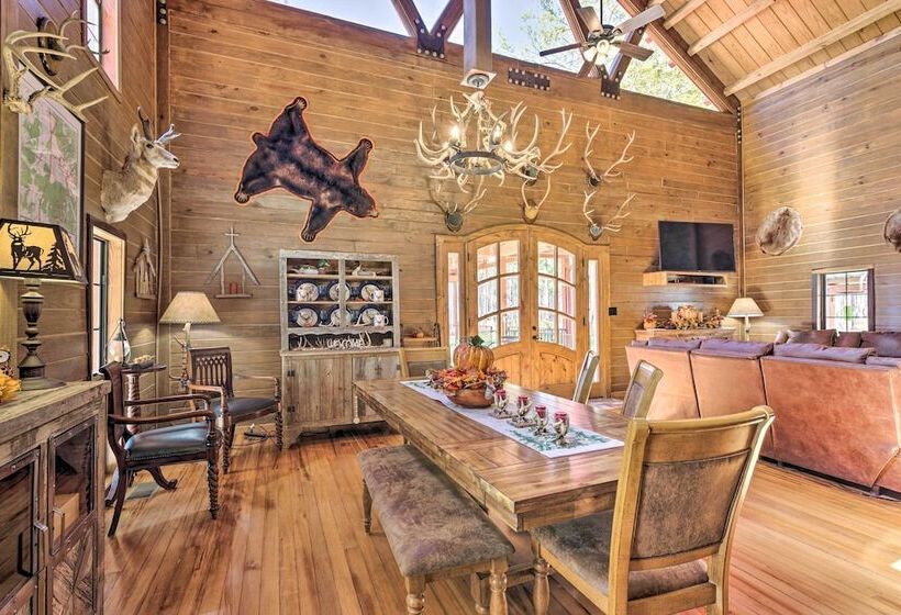 Countryside Cabin Retreat W/ Outdoor Kitchen!
