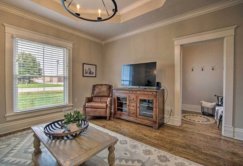 Countryside Cottage W/ Large Yard Near Topeka