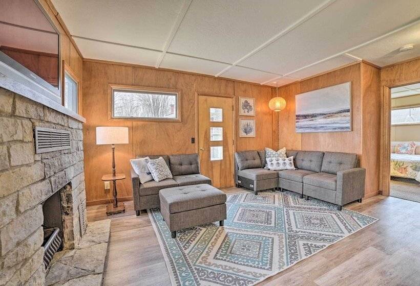 Cozy Petoskey Area Retreat On Burt Lake Access!