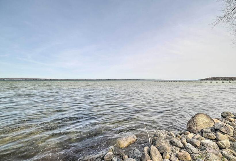 Cozy Petoskey Area Retreat On Burt Lake Access!