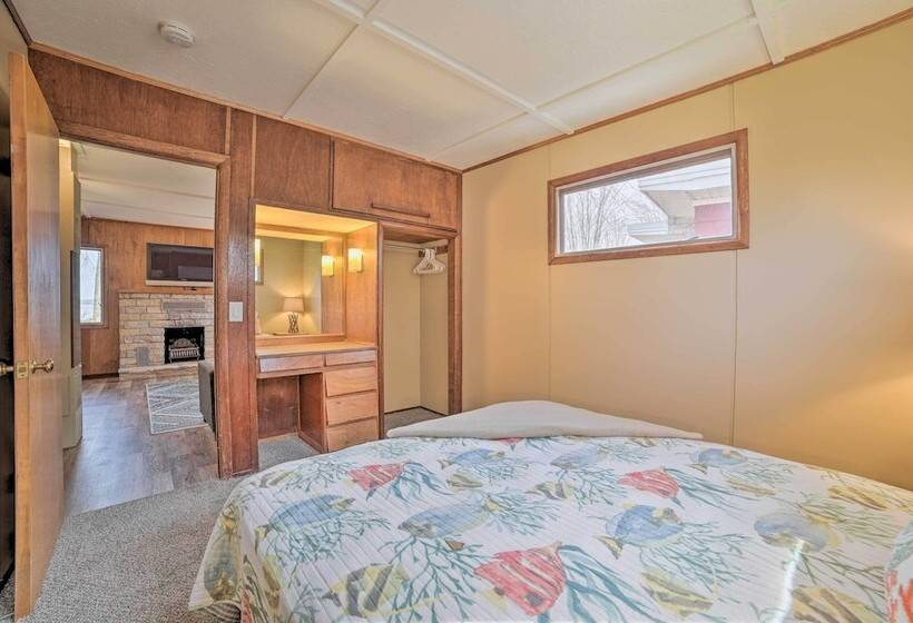 Cozy Petoskey Area Retreat On Burt Lake Access!