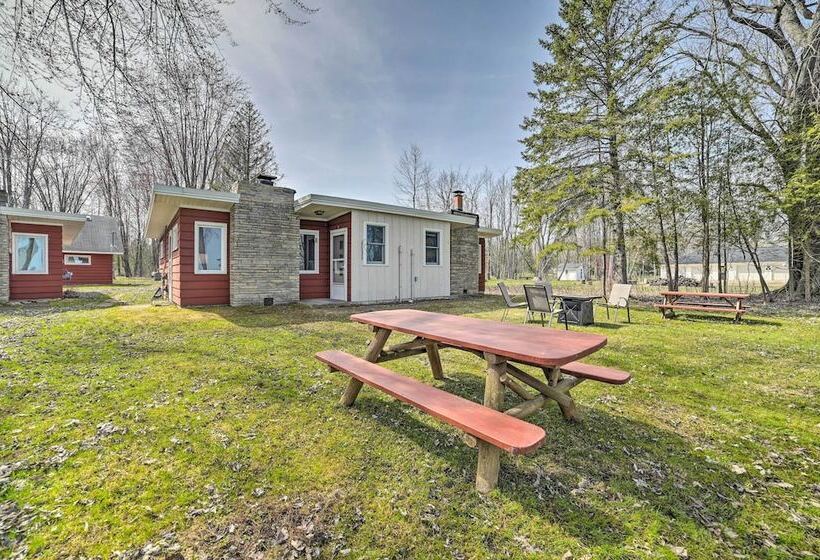Cozy Petoskey Area Retreat On Burt Lake Access!