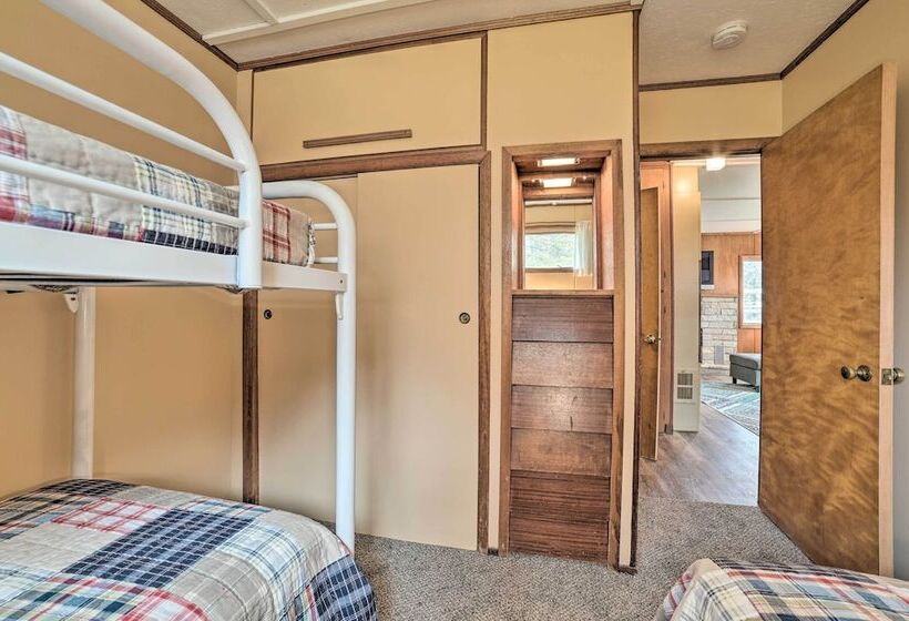 Cozy Petoskey Area Retreat On Burt Lake Access!