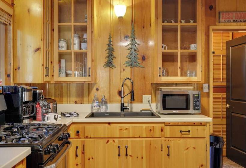 3 Mi To Big Trees State Park: Cabin W/ Scenic Deck