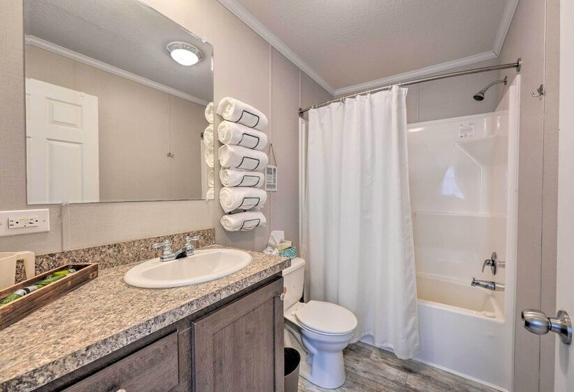 Cozy Cassopolis Retreat On Little Fish Lake!