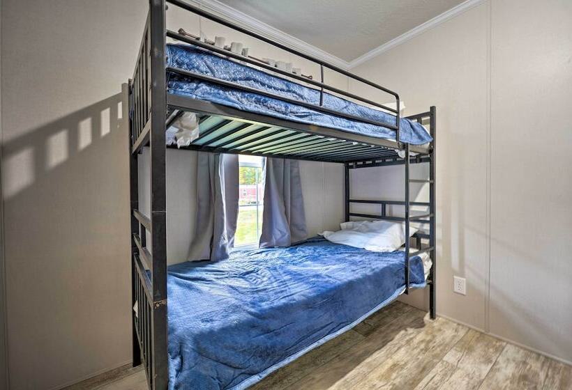 Cozy Cassopolis Retreat On Little Fish Lake!