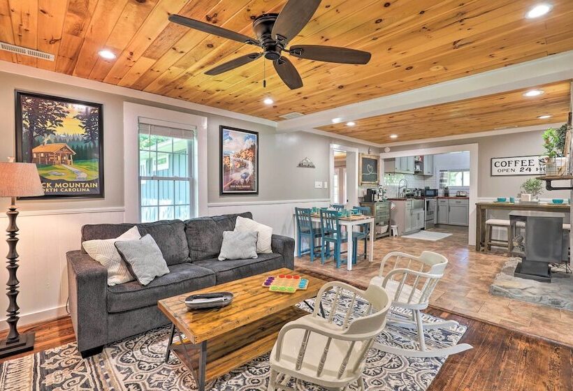 Cozy Cottage W/ Hot Tub < 4 Mi To Black Mountain!