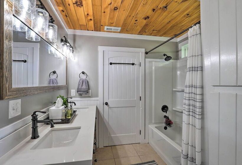 Cozy Cottage W/ Hot Tub < 4 Mi To Black Mountain!