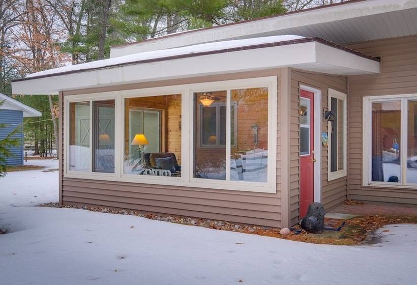 Cozy Cottage W/ Sunroom   Walk To Higgins Lake!
