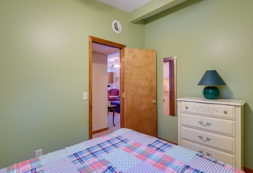 Cozy Cottage W/ Sunroom   Walk To Higgins Lake!