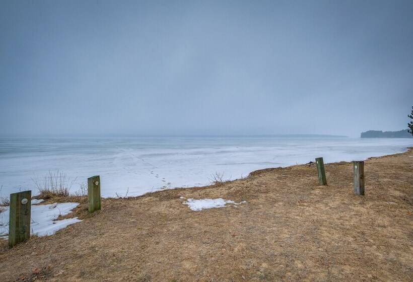 Cozy Cottage W/ Sunroom   Walk To Higgins Lake!