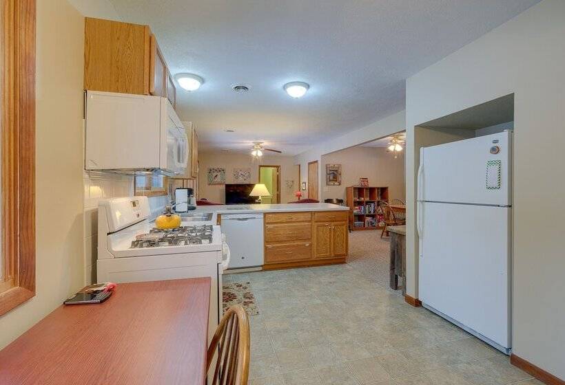 Cozy Cottage W/ Sunroom   Walk To Higgins Lake!