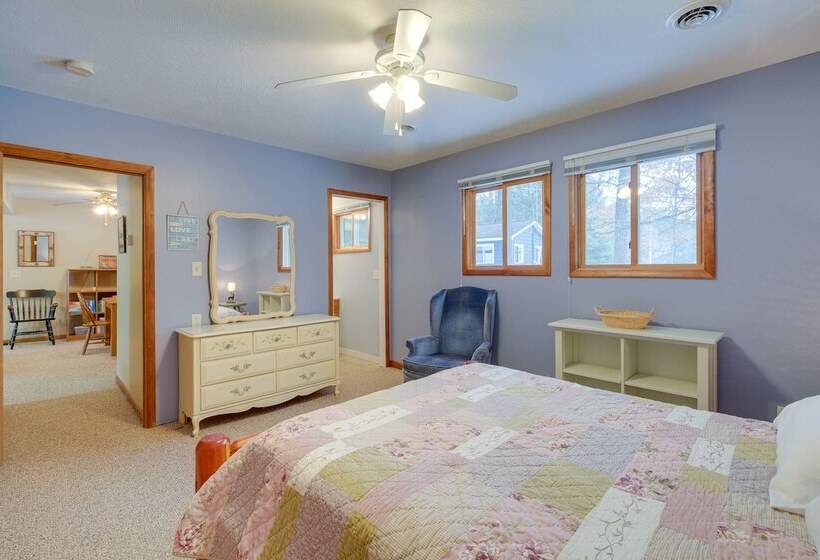 Cozy Cottage W/ Sunroom   Walk To Higgins Lake!