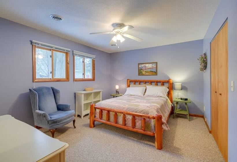 Cozy Cottage W/ Sunroom   Walk To Higgins Lake!