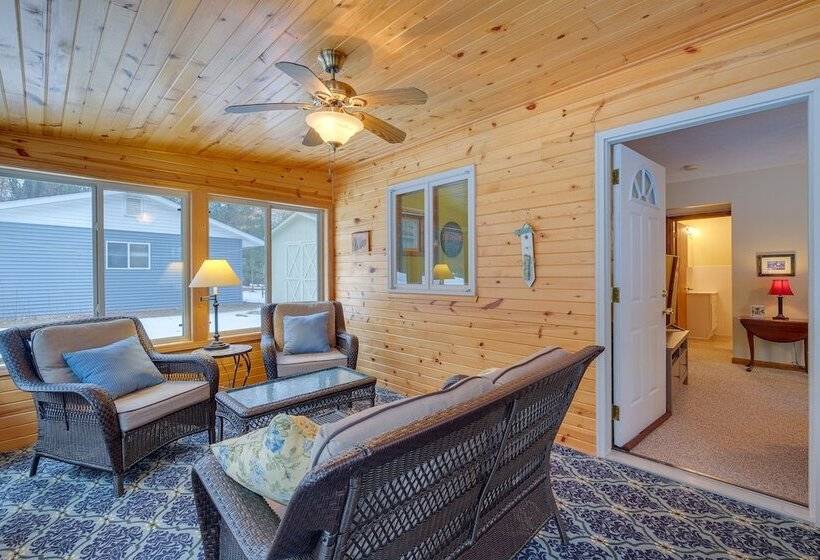 Cozy Cottage W/ Sunroom   Walk To Higgins Lake!