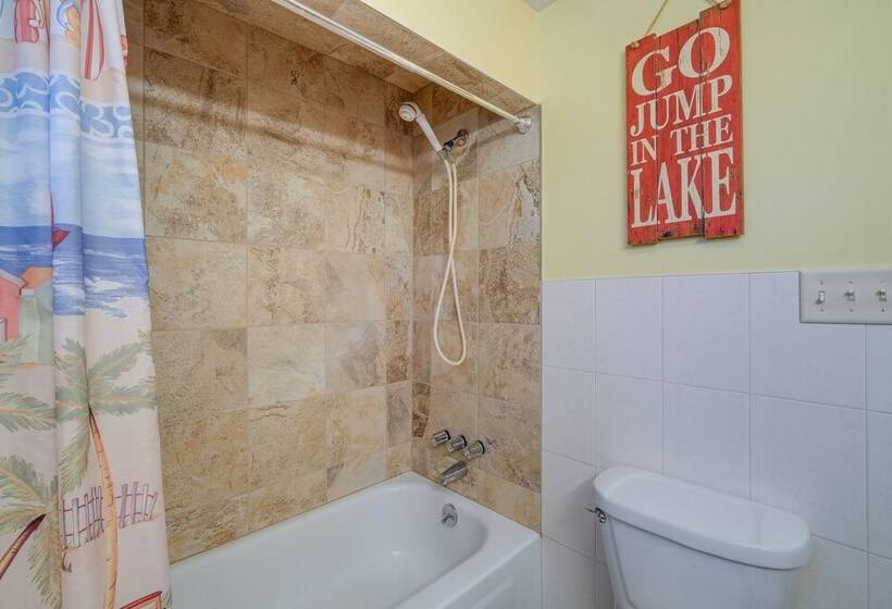 Cozy Cottage W/ Sunroom   Walk To Higgins Lake!